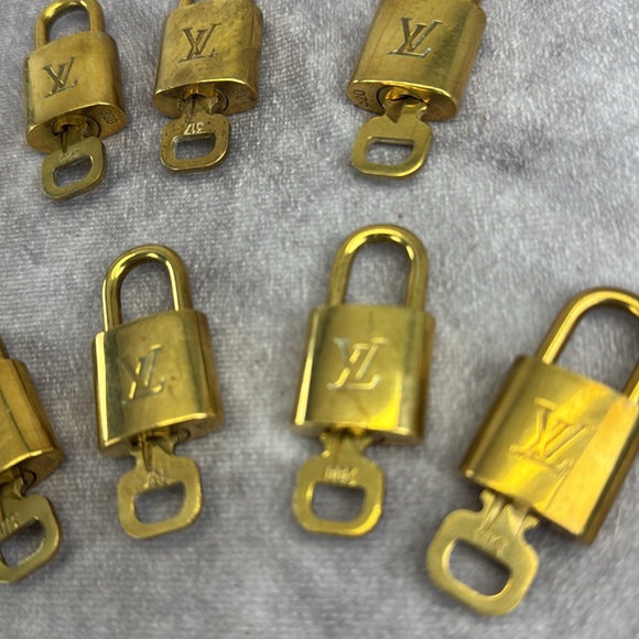 Louis Vuitton Lock & Keys Replacement Gold - Picture 3 of 9